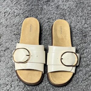 Sonoma plune round buckle sandals size 6/7